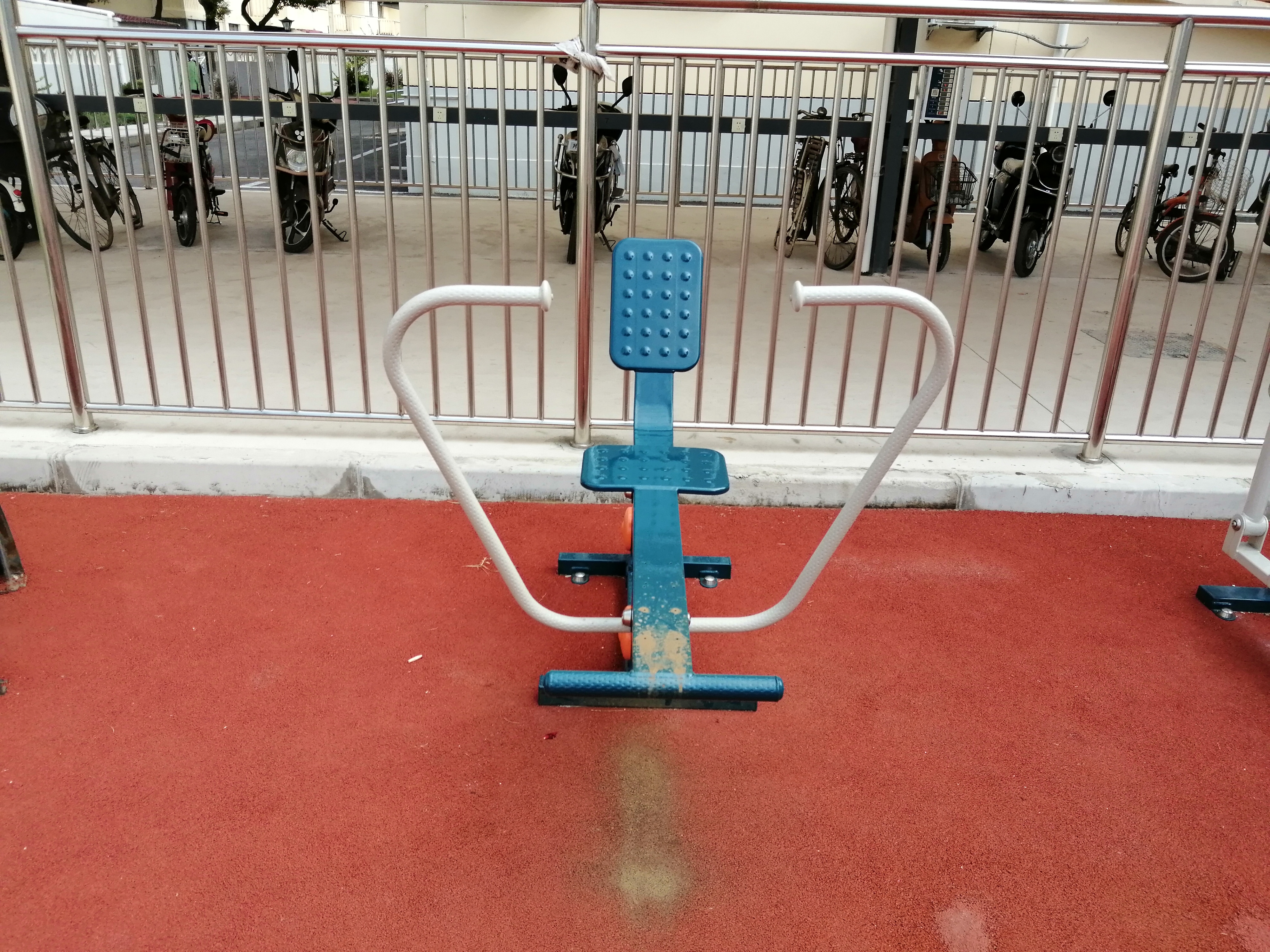 自重式划船器