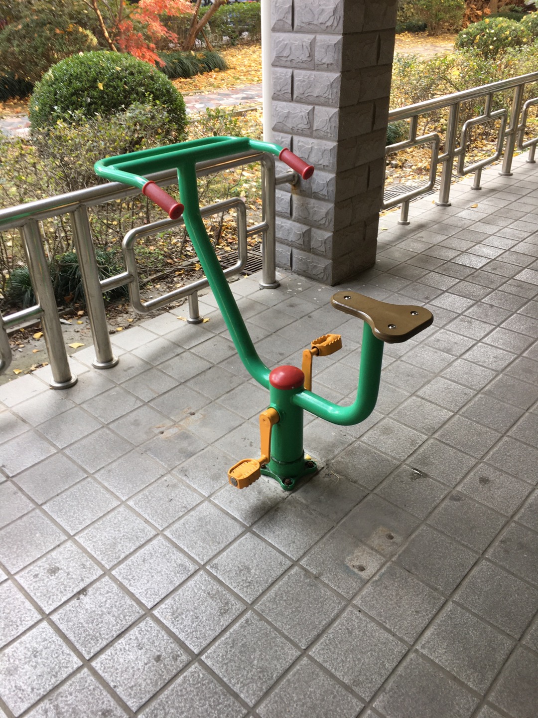 直立健身车