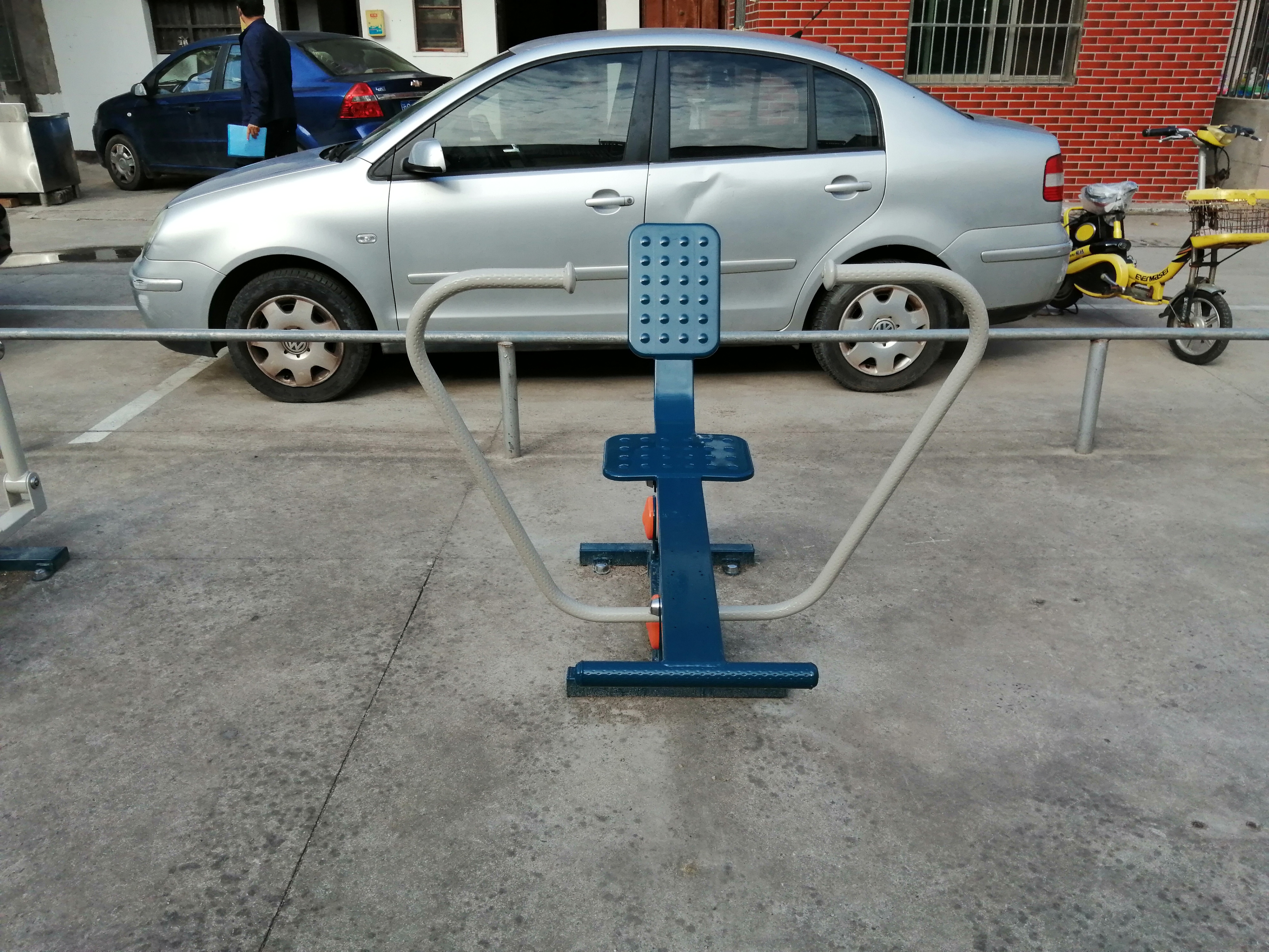 自重式划船器