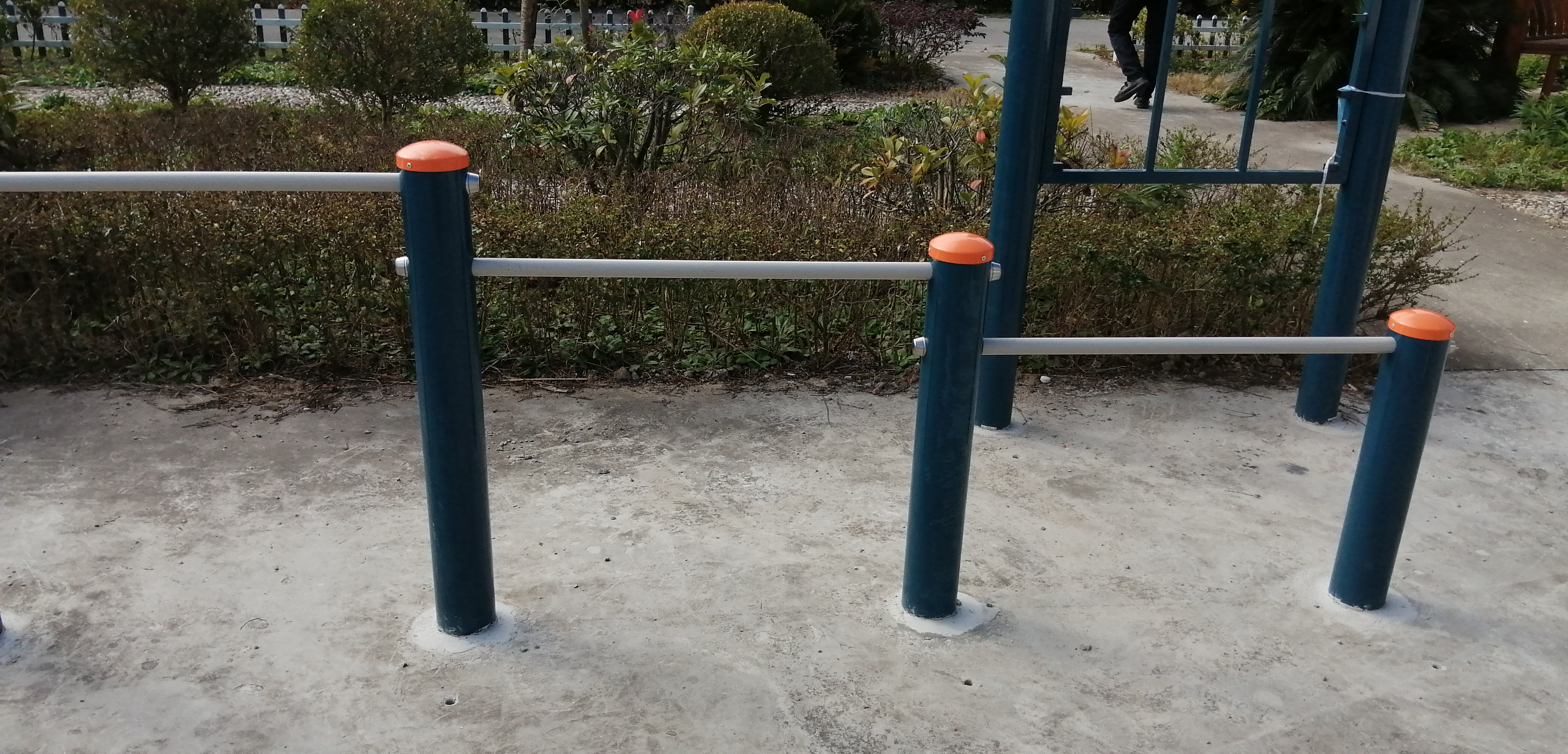 弹振压腿器